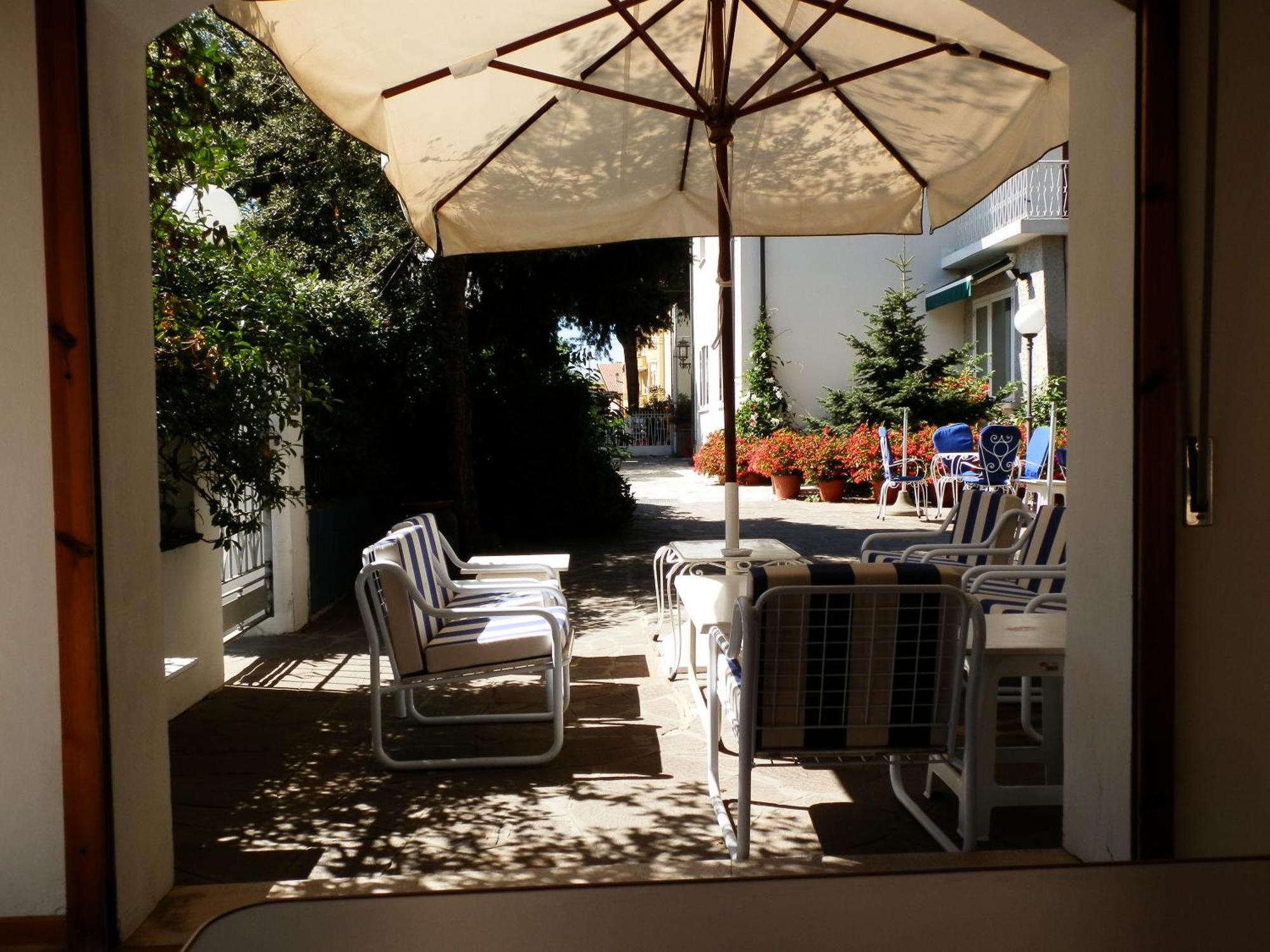 Hotel Nautic B&B Bellaria-Igea Marina Buitenkant foto
