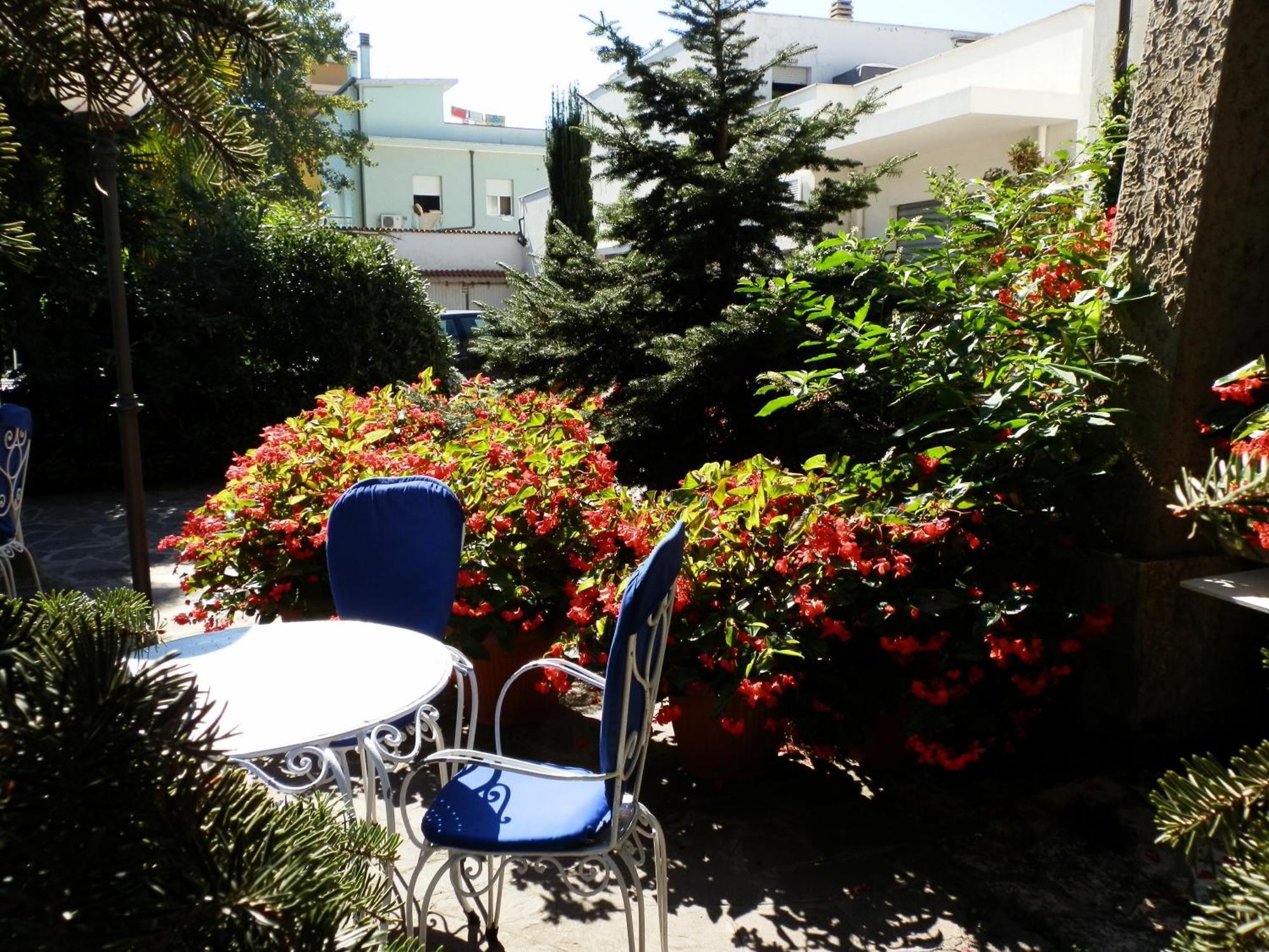 Hotel Nautic B&B Bellaria-Igea Marina Buitenkant foto