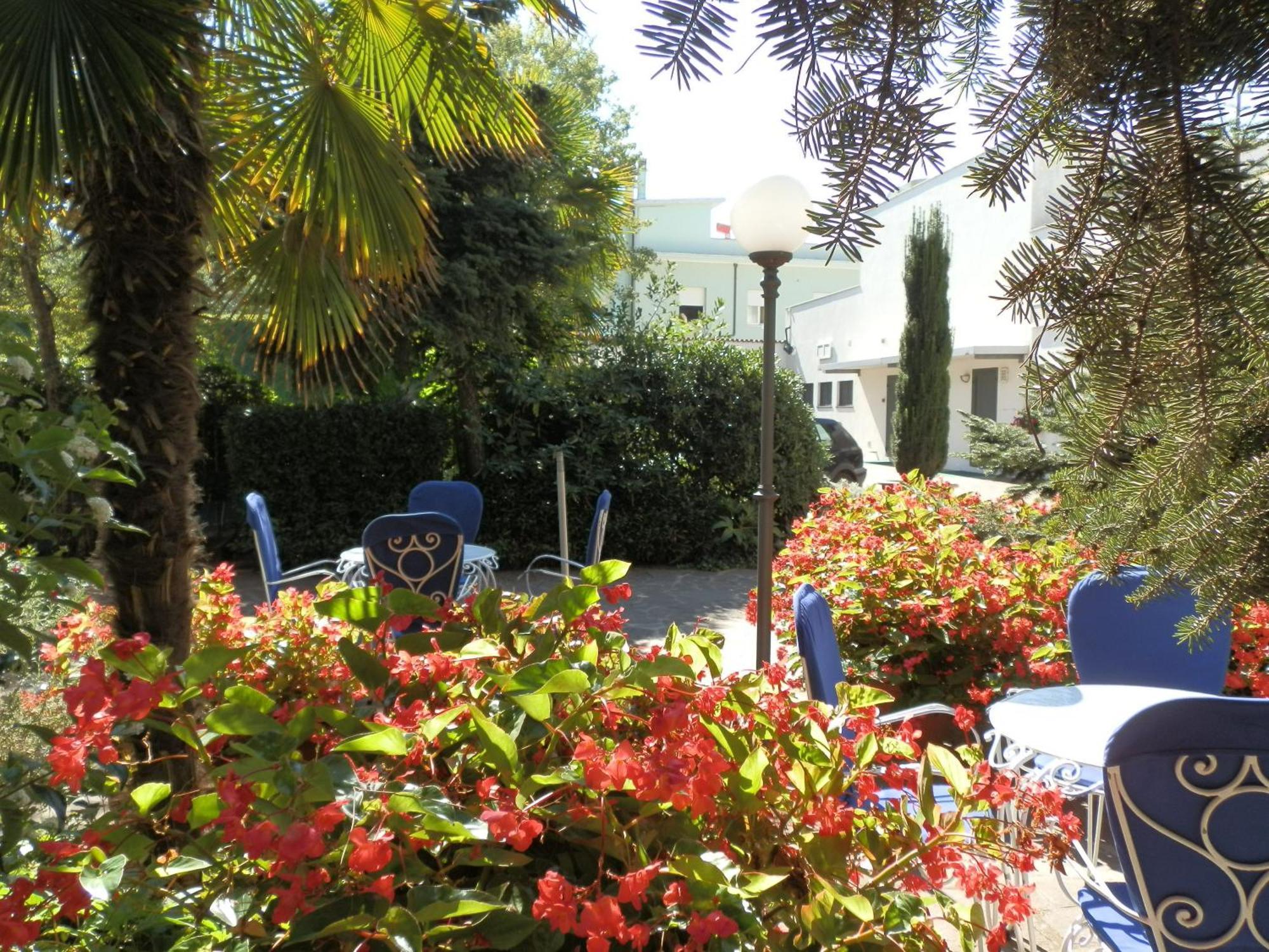 Hotel Nautic B&B Bellaria-Igea Marina Buitenkant foto
