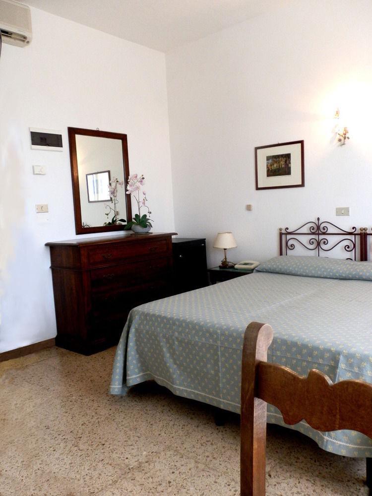 Hotel Nautic B&B Bellaria-Igea Marina Buitenkant foto