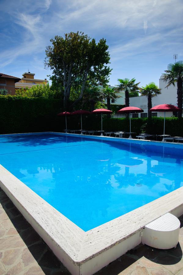 Hotel Nautic B&B Bellaria-Igea Marina Buitenkant foto