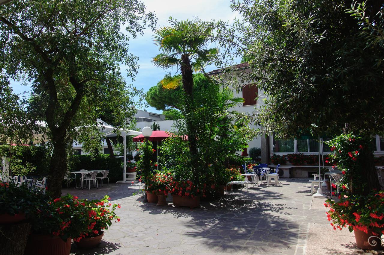 Hotel Nautic B&B Bellaria-Igea Marina Buitenkant foto