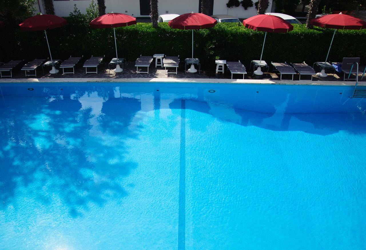 Hotel Nautic B&B Bellaria-Igea Marina Buitenkant foto