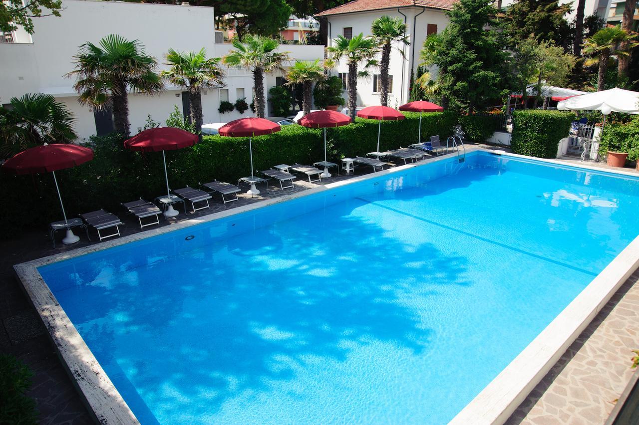 Hotel Nautic B&B Bellaria-Igea Marina Buitenkant foto