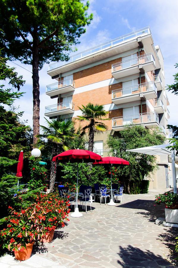 Hotel Nautic B&B Bellaria-Igea Marina Buitenkant foto